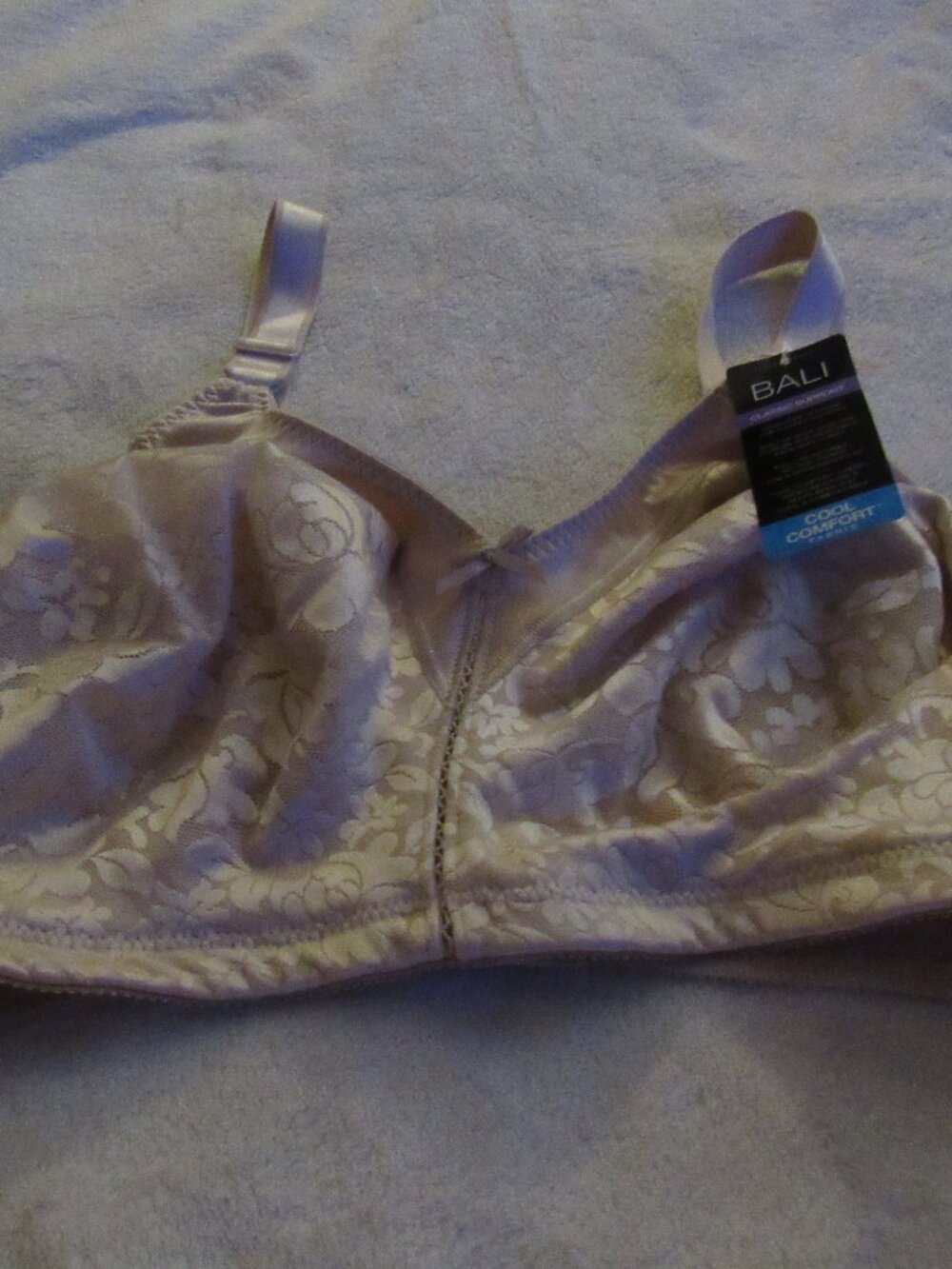 Bali Classic Support Cool Comfort Beige Bra 42DD NWT
